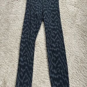 Aerie Black and Gray Patterned Leggings